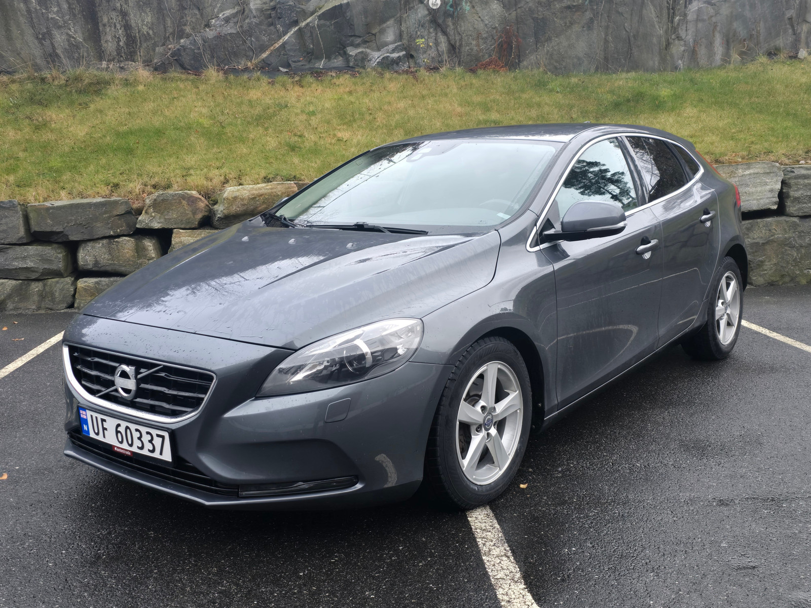 Volvo V40 1.6-114 D / NY Service / NY reg.reim / Parkeringsvarmer 2