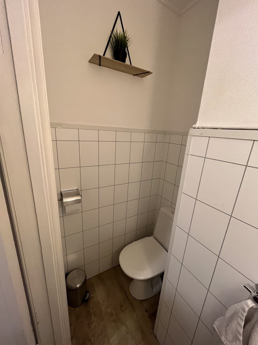 Toalett (toalett og dusj er separert) Galleribilde