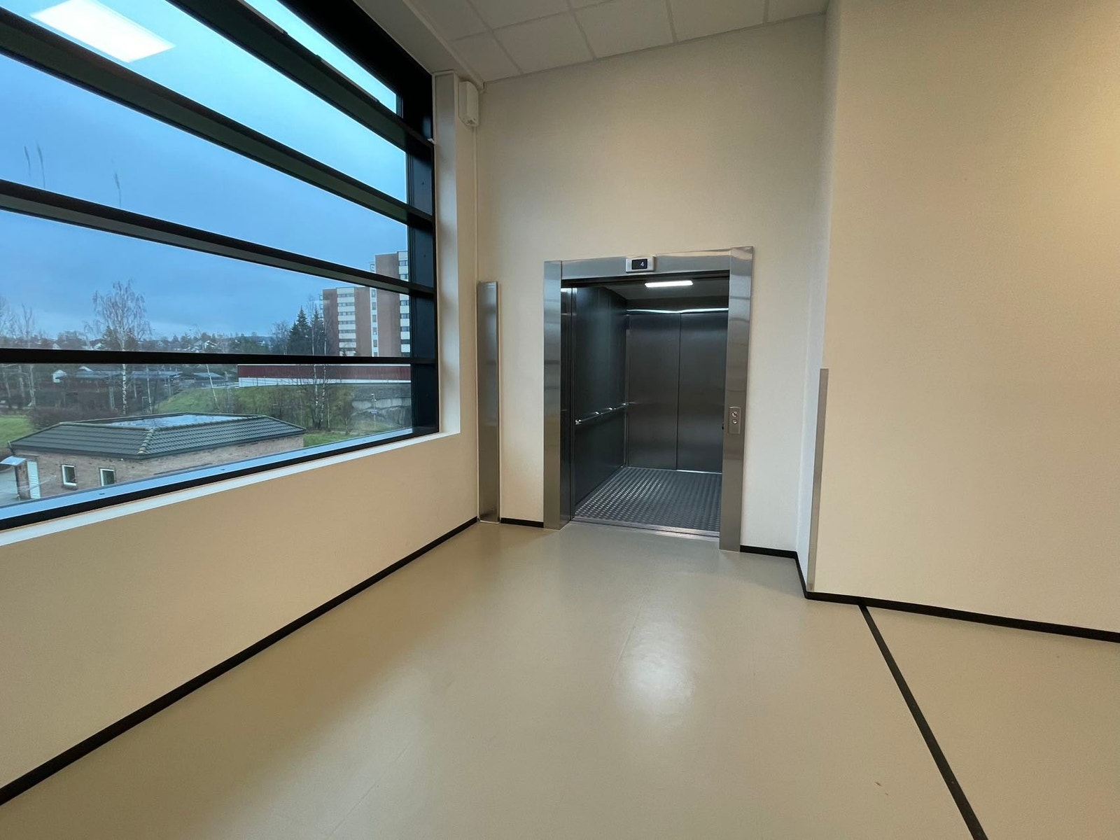 store heise fra øst siden Galleribilde