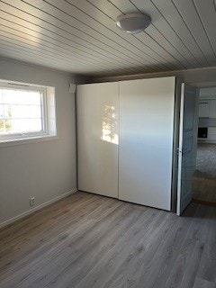 Soverom med skyvedørsgarderobe Galleribilde