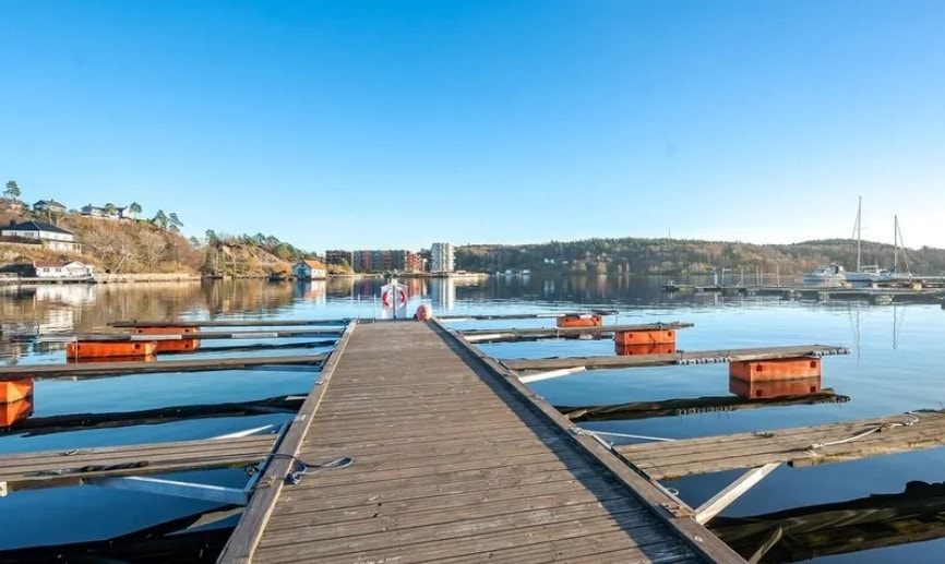 Brygga mot Løkholmen og Bryggebyen Galleribilde