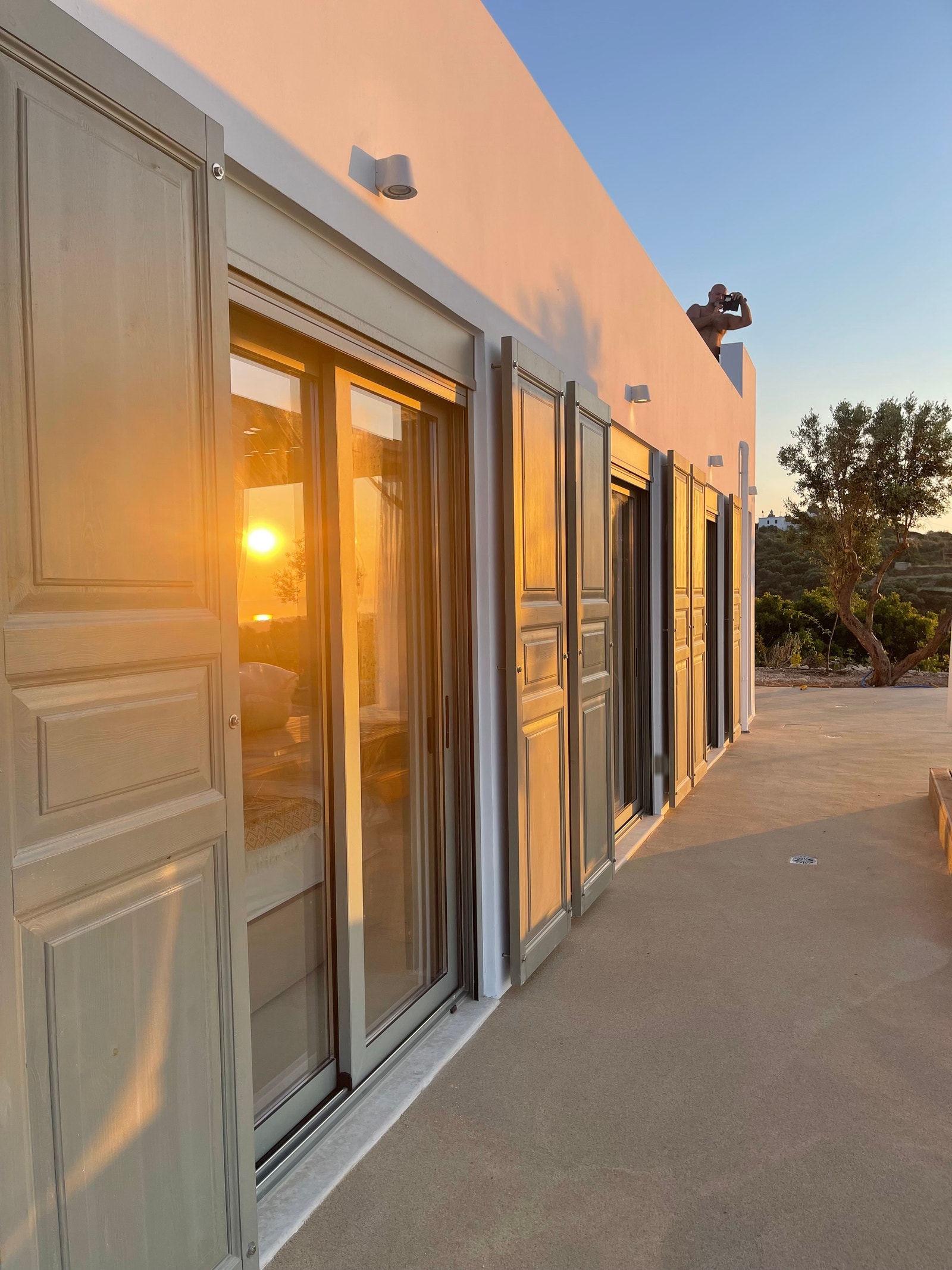 Gjesteavdelingen, alle soverom med direkte utgang til bassenget Galleribilde