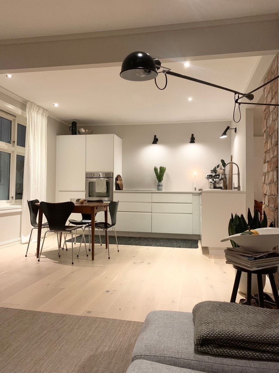 Nytt kjøkken fra 2021. Koketopp med integrert ventilator Galleribilde