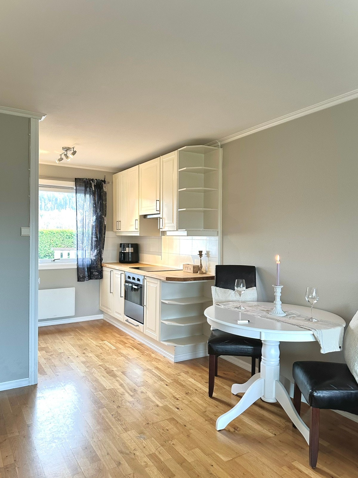 God plass til spisebord Galleribilde