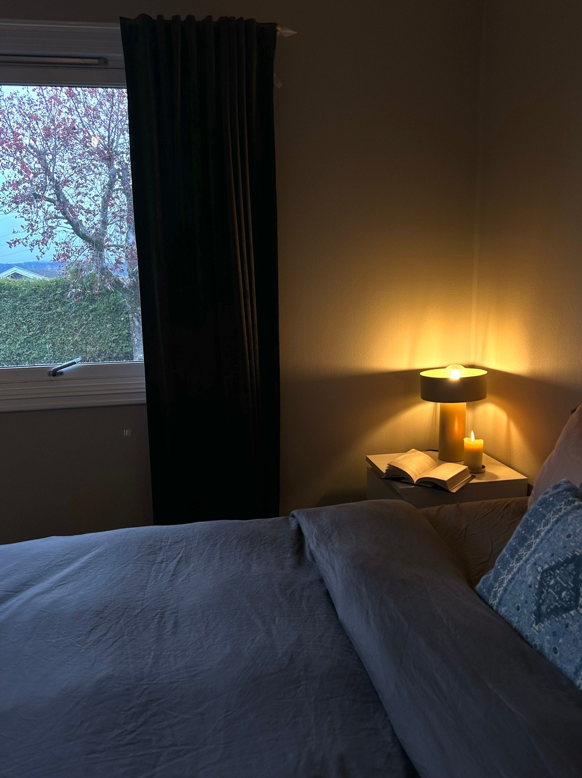 Soverom 1 - med utsikt til hagen Galleribilde