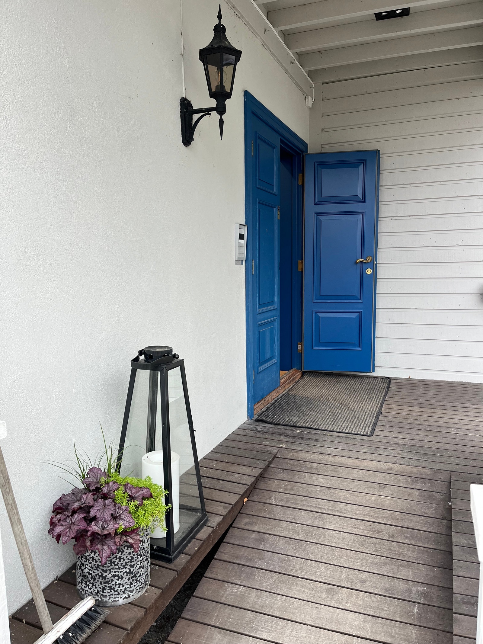 Inngangsparti - 2 leiligheter, kontor i 1. etg Galleribilde