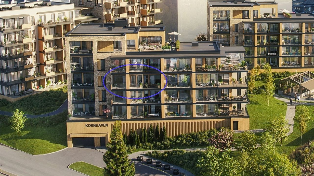 Spennende 4-roms i 3.etasje med særdeles god planløsning. Leiligheten har en luftig beliggenhet med en av de bedre utsiktene mot Mjøsa! Her får du ettermiddag/kveldssol fra din delvis innglassede balkong. Illustrasjon - avvik kan forekomme. Galleribilde