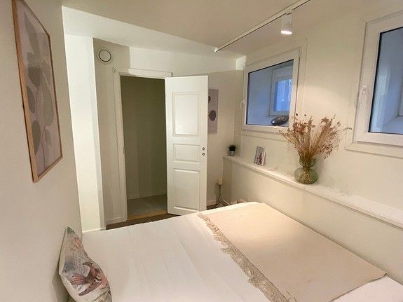 Hybelleilighet 1 har et praktisk rom/bod for oppbevaring eller som en mini walkin garderobe. Galleribilde