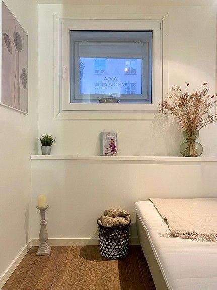 Hybelleilighet 1 har dobbelisolerte og lydtette vinduer. Slik sparer du både strøm og får en rolig leilighet, selv om den ligger sentralt. Galleribilde