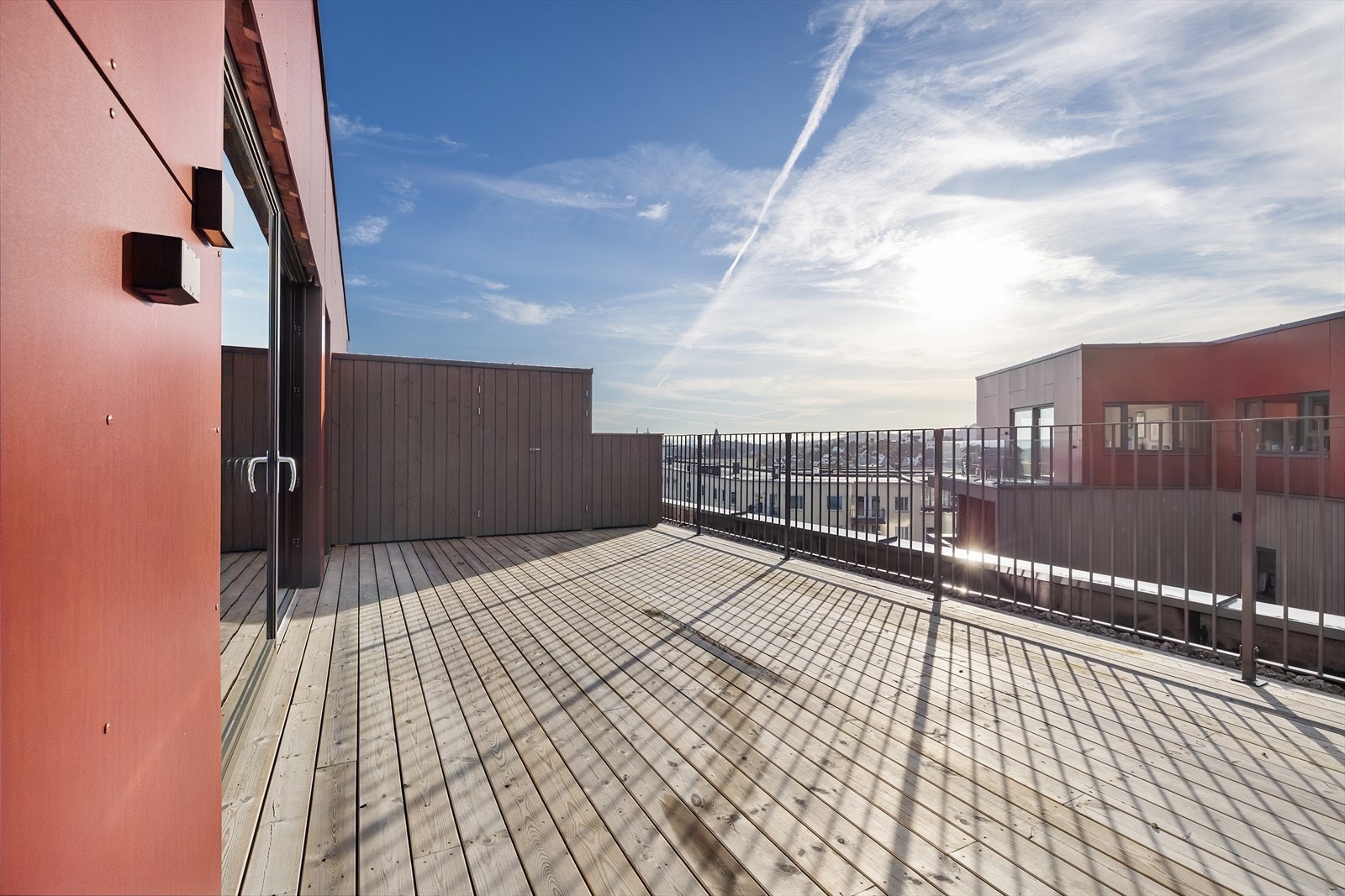 Takterrasse har sol "hele dagen" Galleribilde
