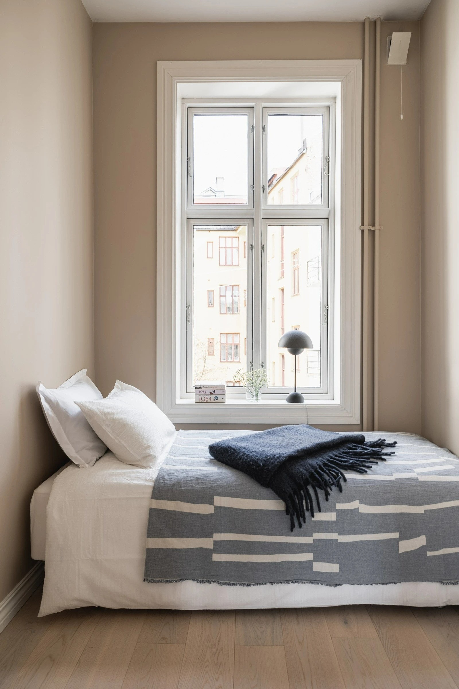 Gjesterom med daybed og mye lagringsplass. Galleribilde