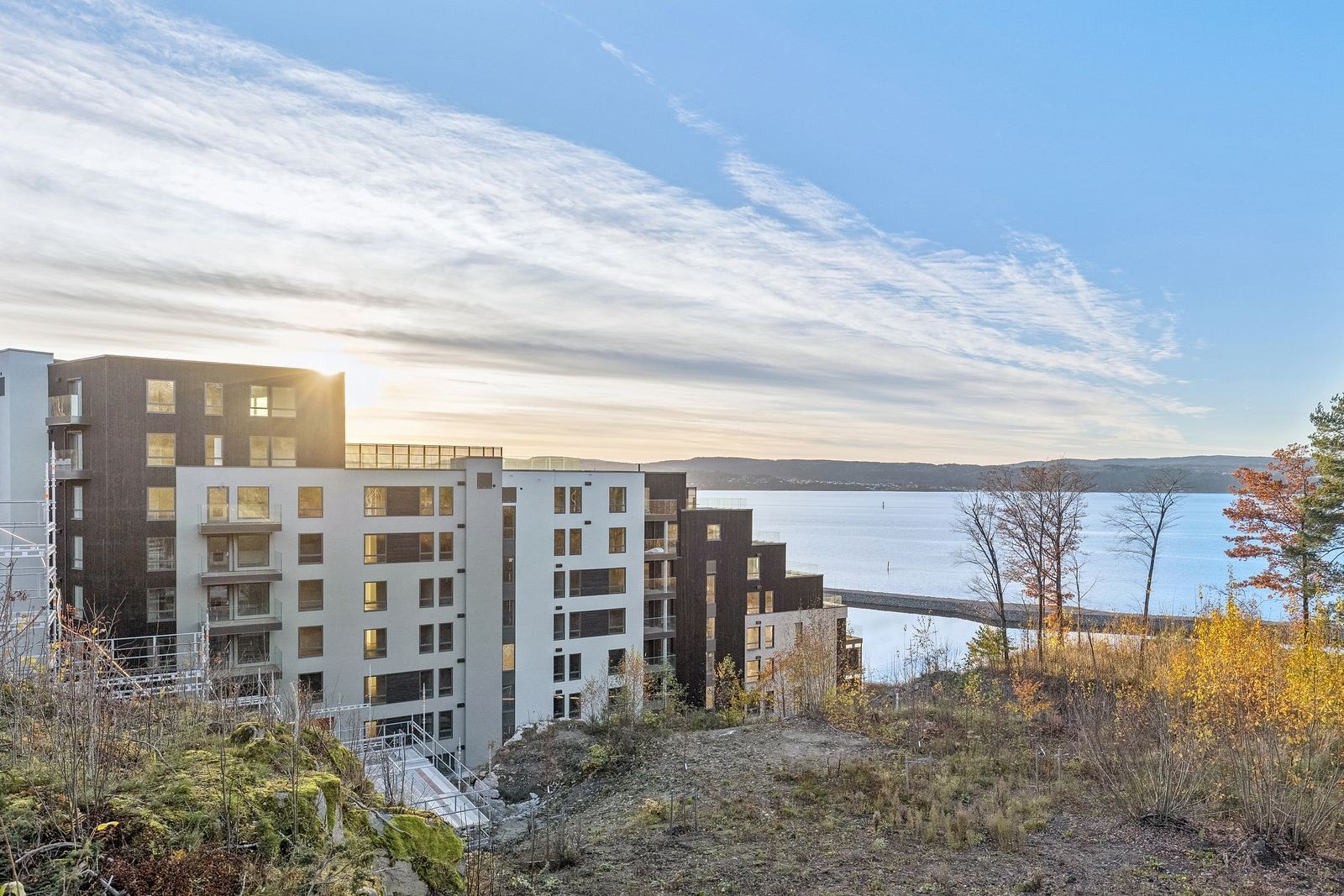 Spro Havn ligger idyllisk til helt i sjøkanten. Galleribilde