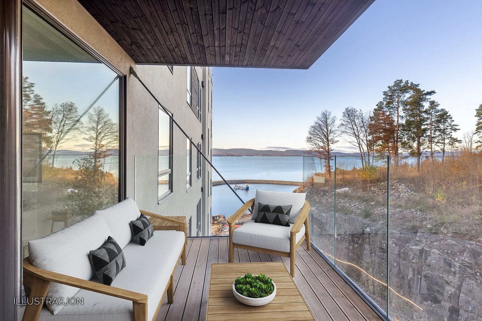 Balkong med fin utsikt til fjorden. Galleribilde