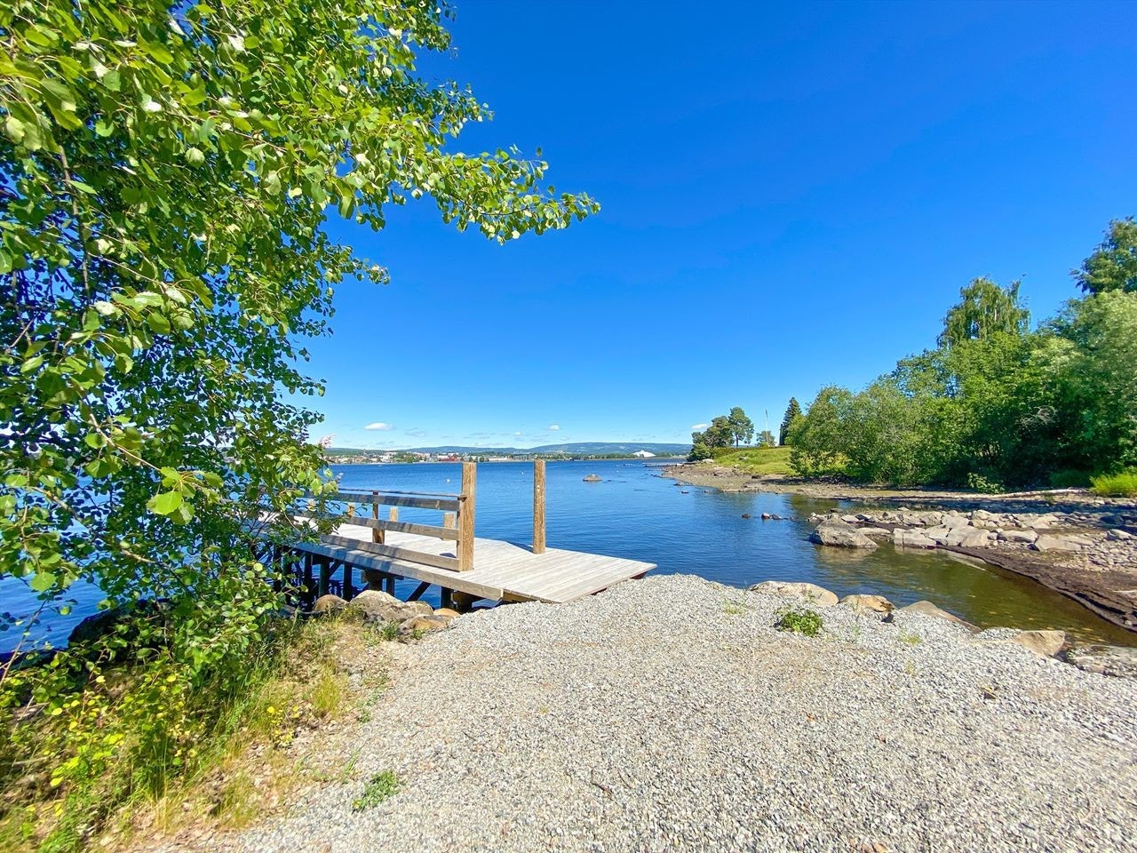 Boligprosjektet er forbehold deg over 55 år. Sett deg til i sola mens barnebarna leker i vannkanten. Galleribilde
