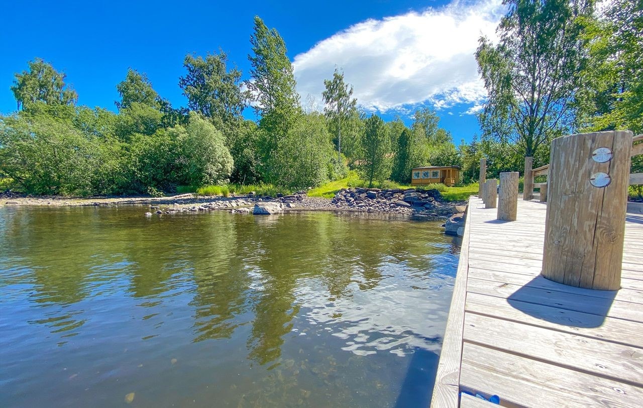 Legg til med kajakk eller båt. Eller kanskje barnebarnet vil kikke på småfisken? Galleribilde
