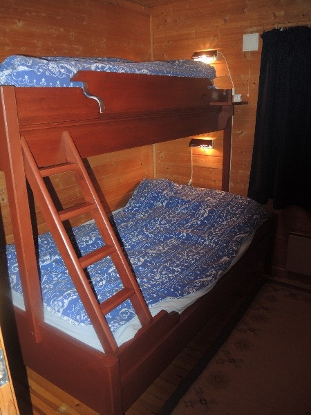 Soverom med 3-sengeplasser Galleribilde