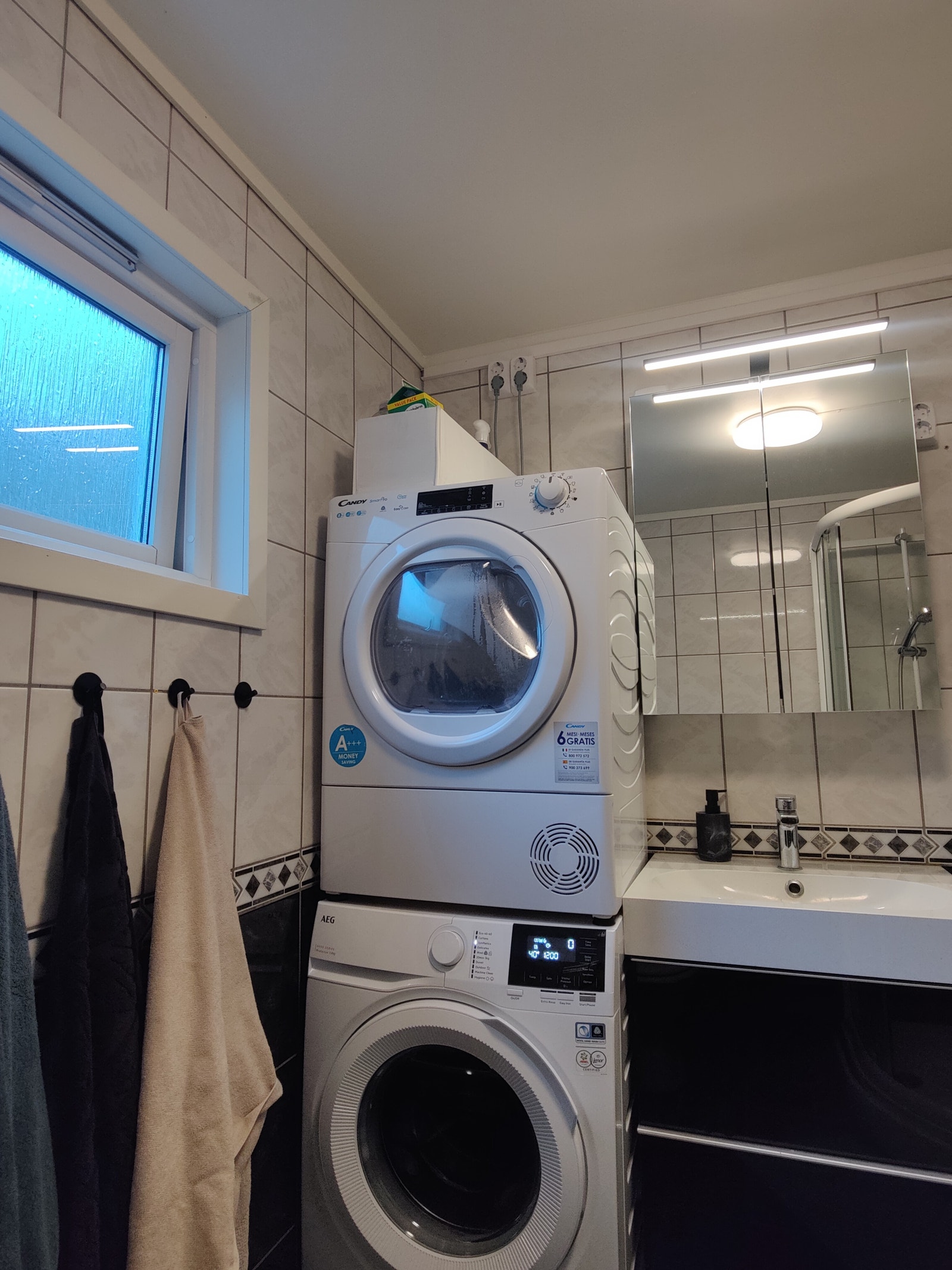 Bad 1, vaskemaskin og tørketrommel Galleribilde