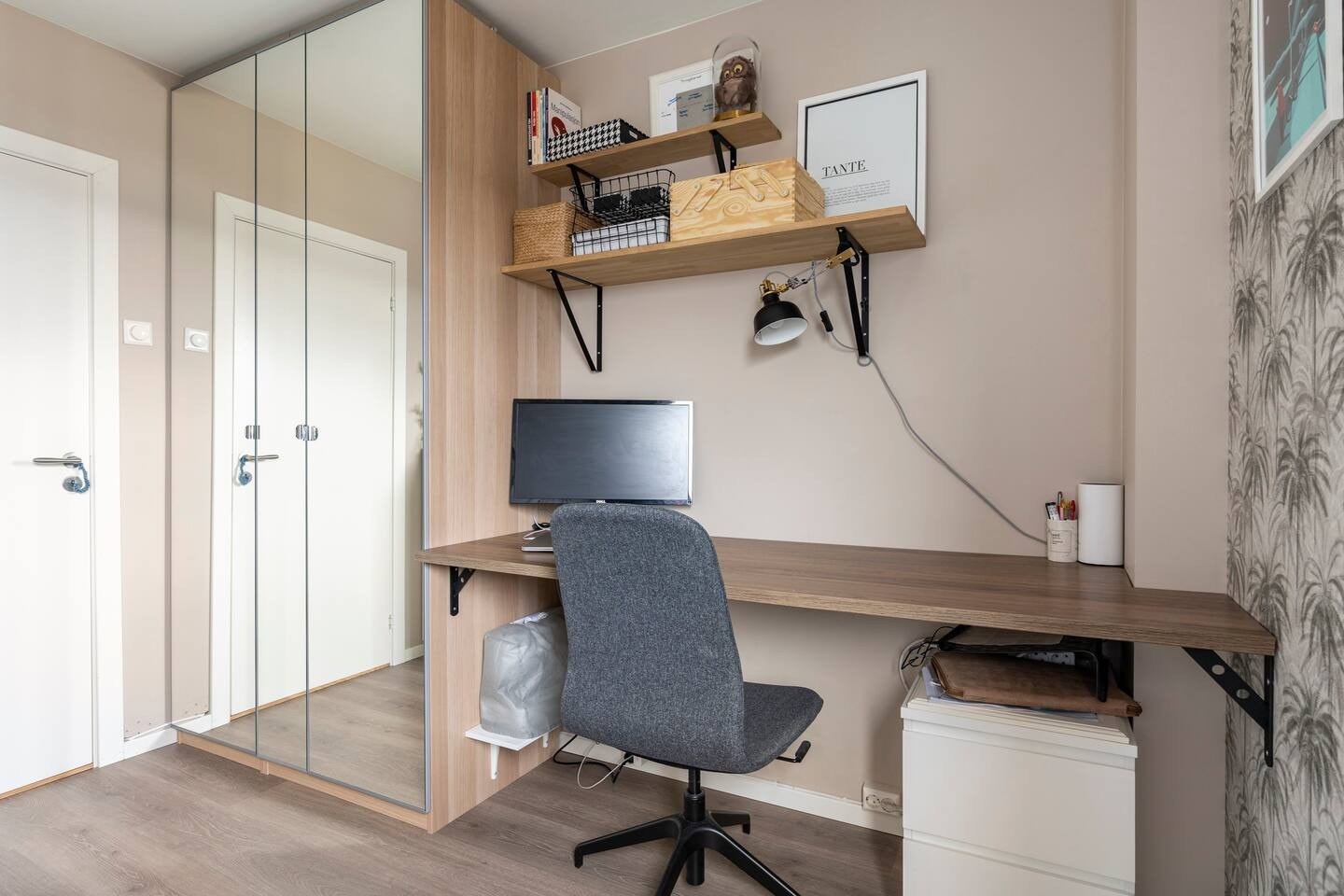 Arbeidsbord utleierom Galleribilde