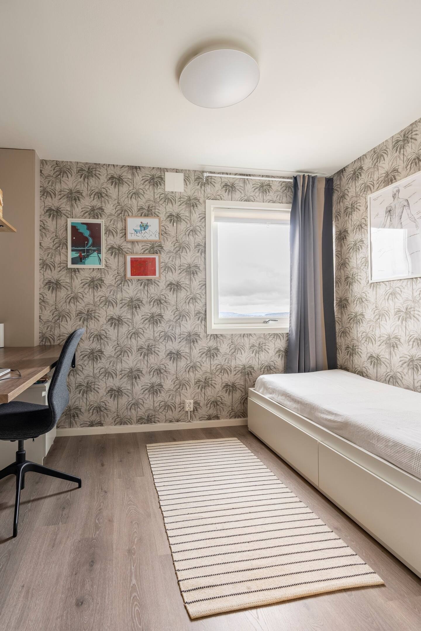 Rom til utleie. Kan gjøres til dobbeltseng Galleribilde