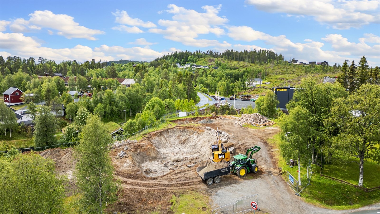 Grunnarbeidet er godt i gang på tomta! Galleribilde