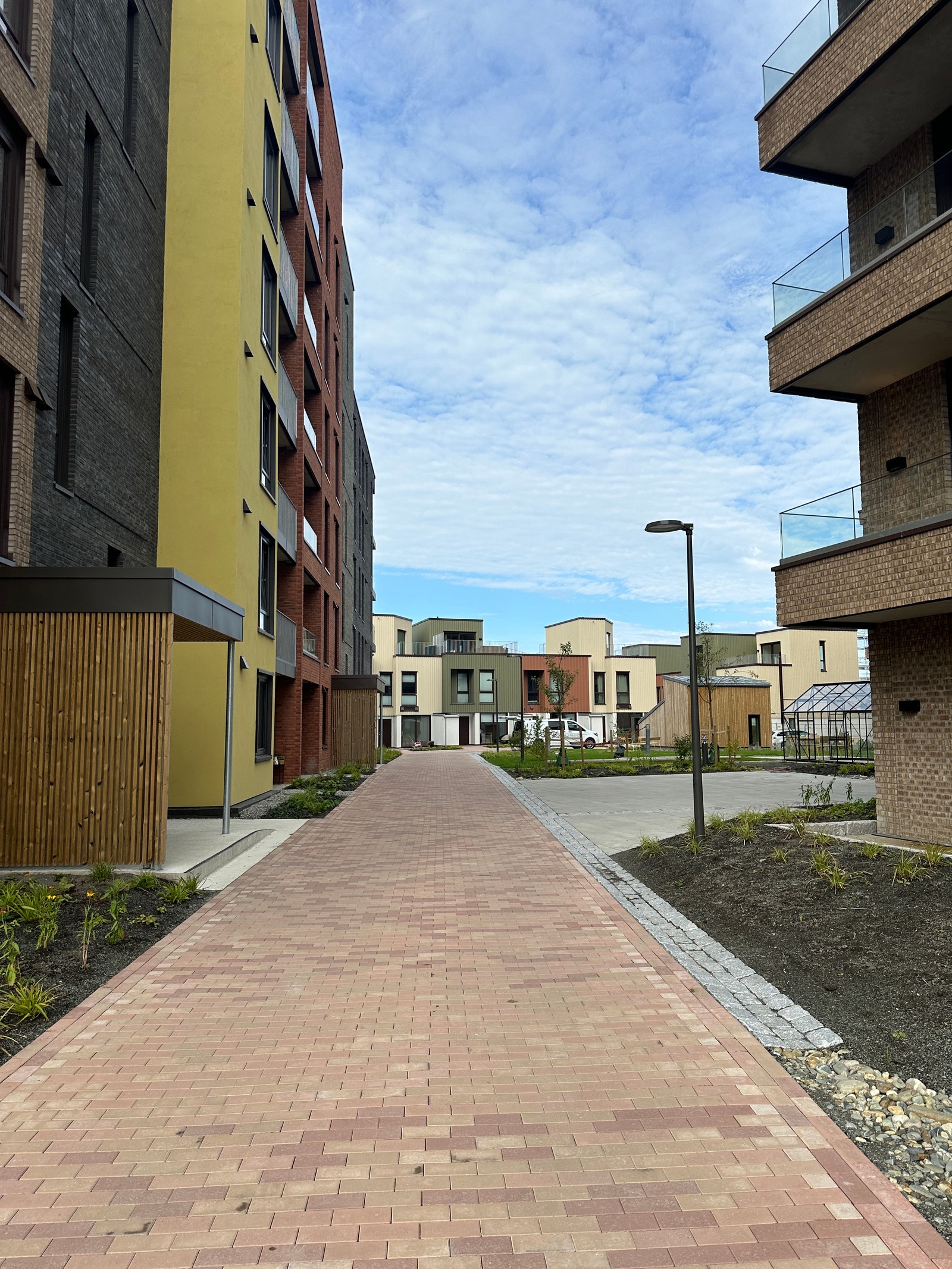 Flotte gangarealer mellom byggene. Galleribilde