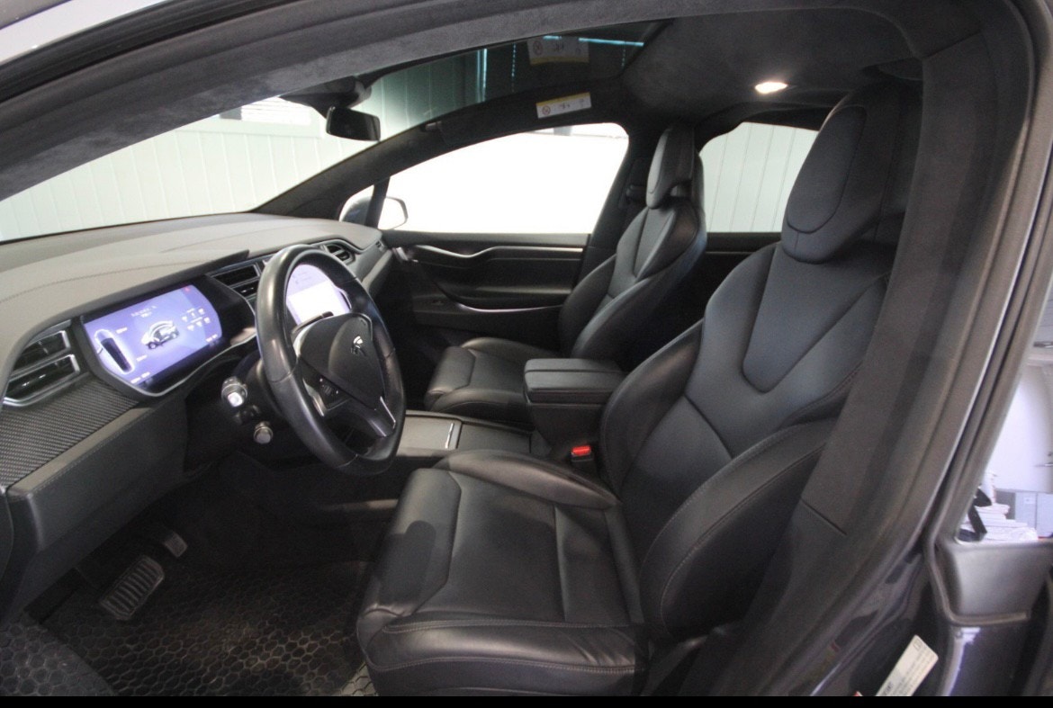 Tesla Model X 6
