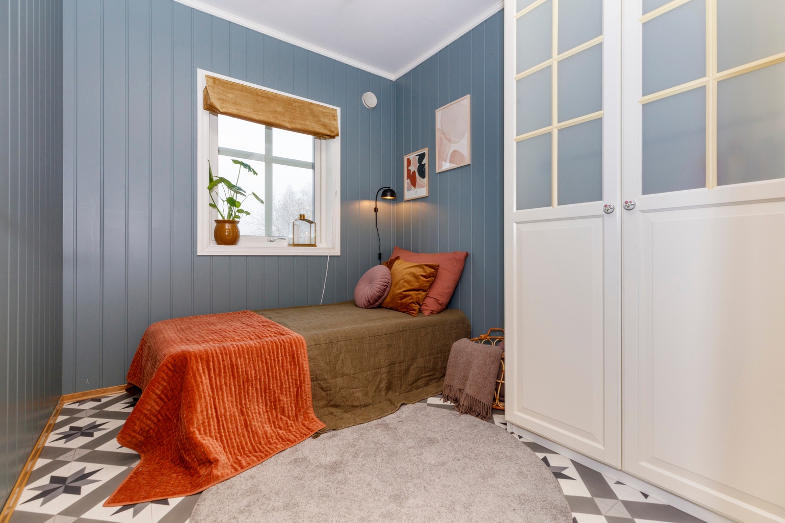 Soverom, plass til dobbeltseng. Dobbelt garderobeskap. Galleribilde