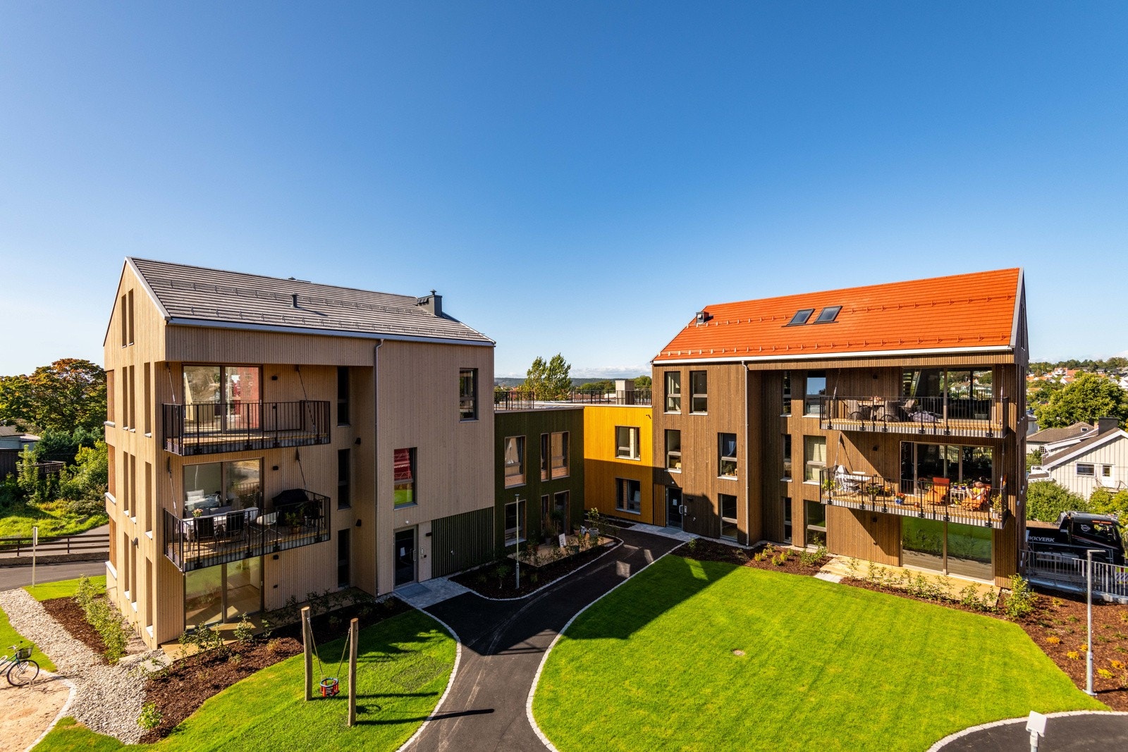 I Fagerlia omslutter bebyggelsen et lunt og parkmessig tun - som et stort uterom mellom husene. Parkeringskjeller under tunet. Galleribilde