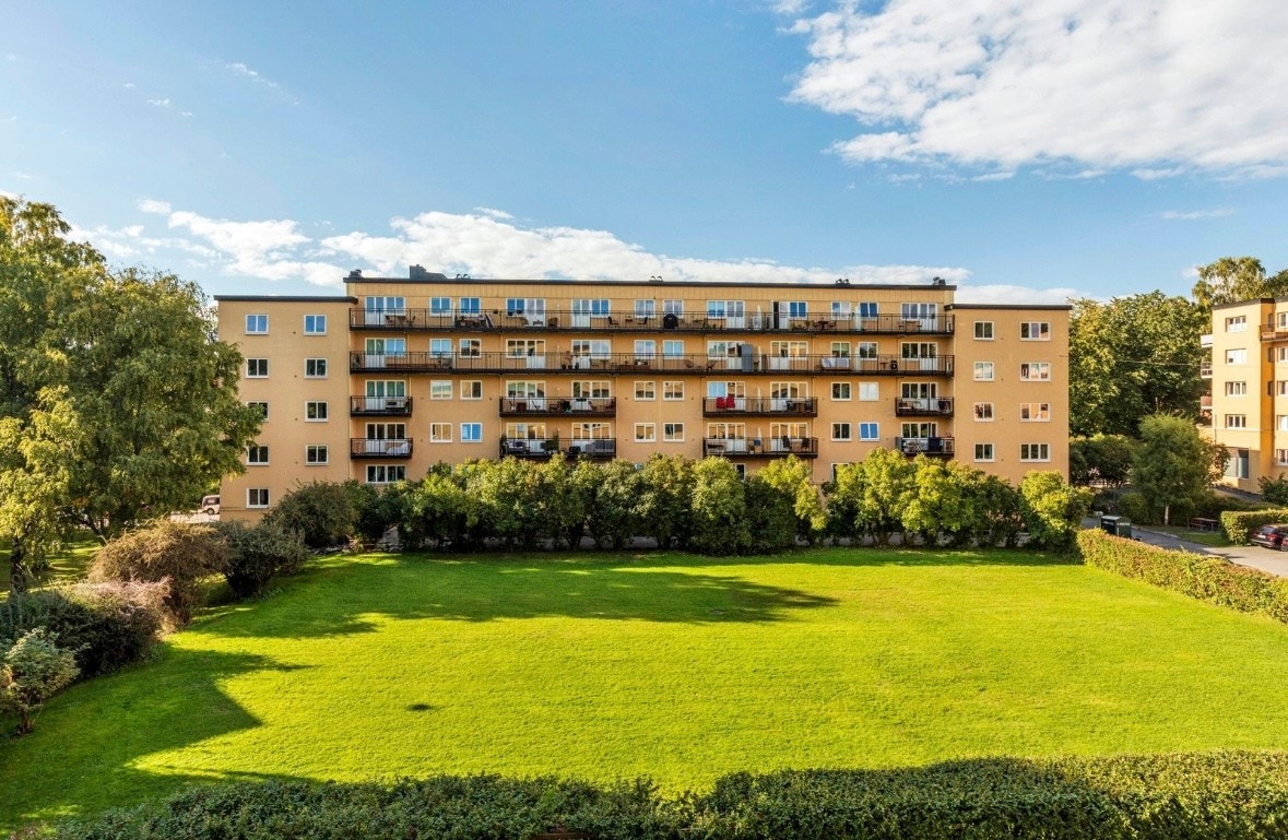 Koselig hage i bakgården Galleribilde
