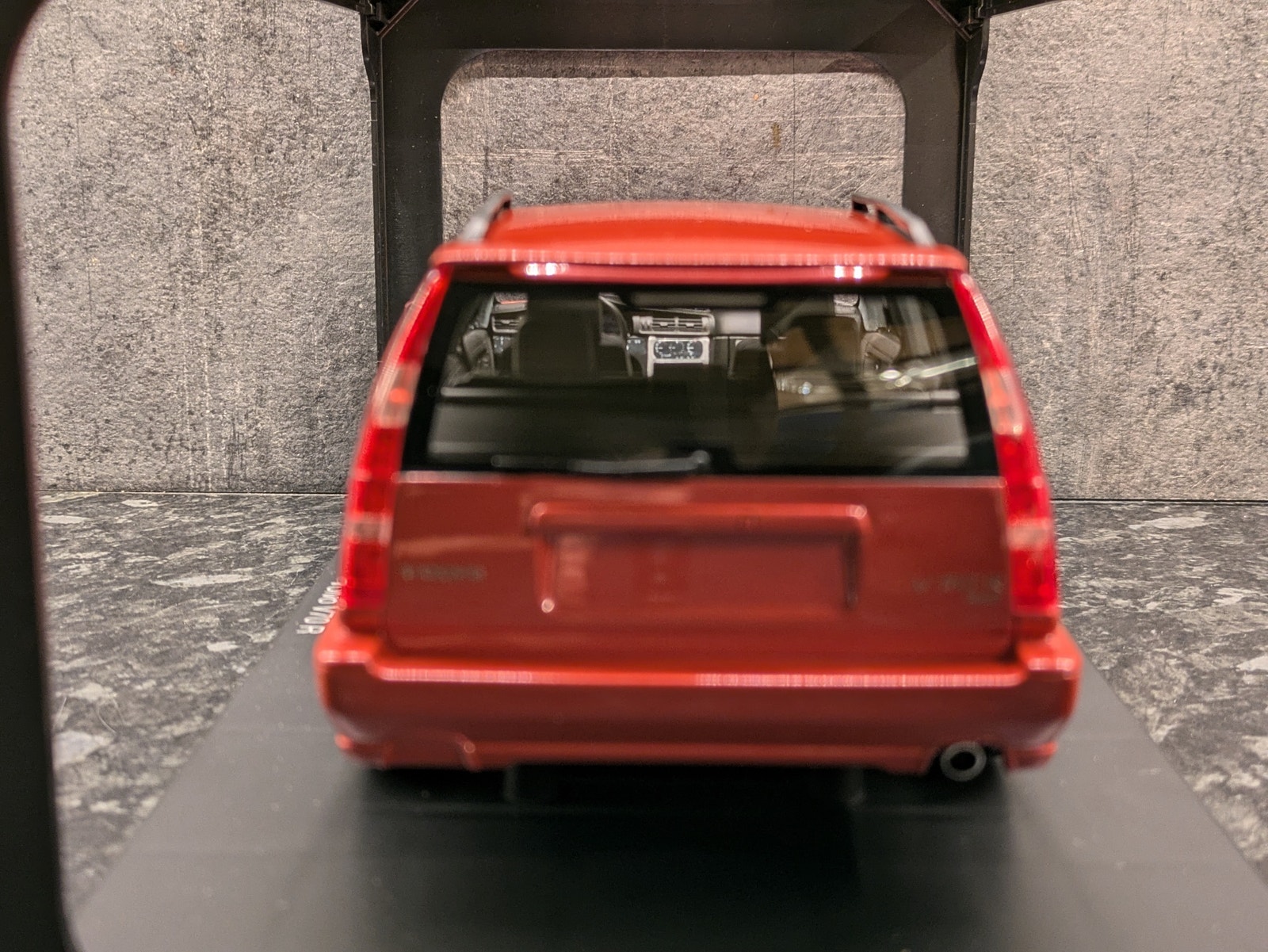 Miniature DNA Collectible Norev 1/18 Volvo V70 R P80 Rouge, Neuve Sous Emballage