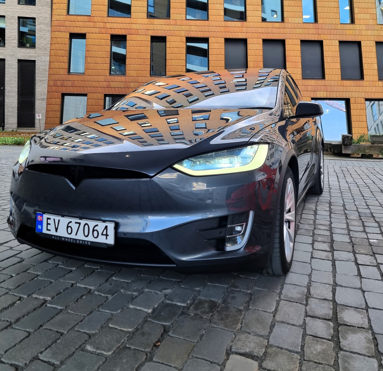 Tesla Model X 3