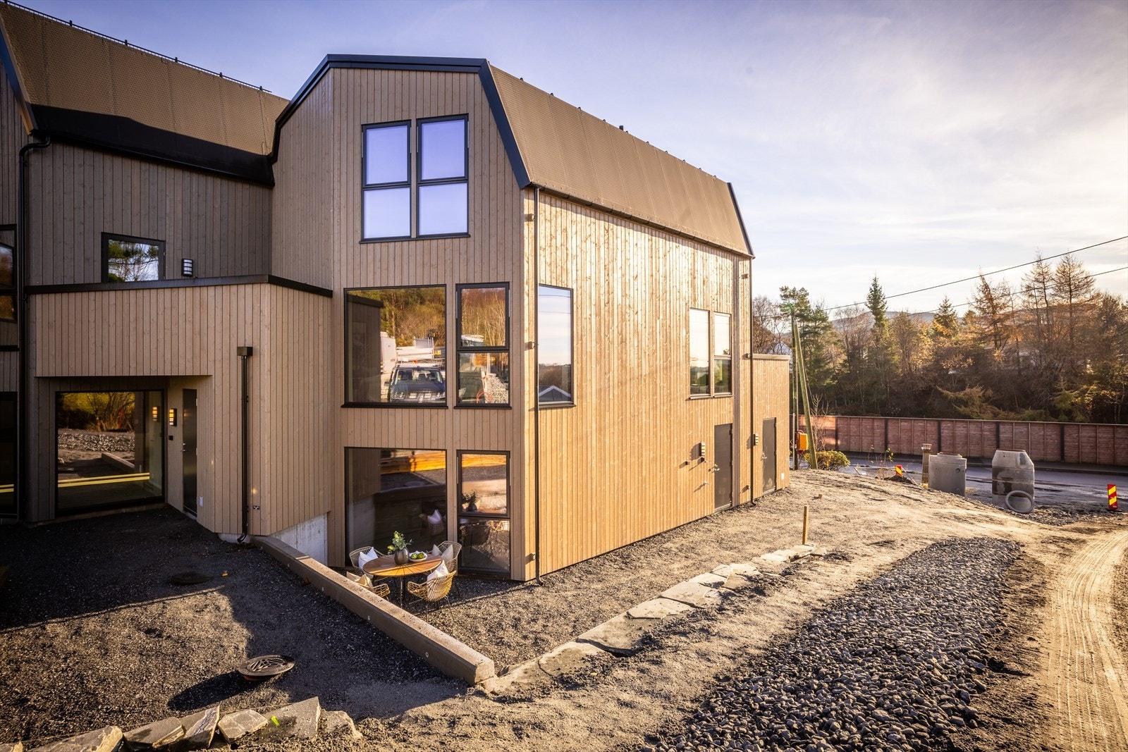 Boligene er oppført i et etablert og populært boligområde på Nyborg i Åsane. Galleribilde