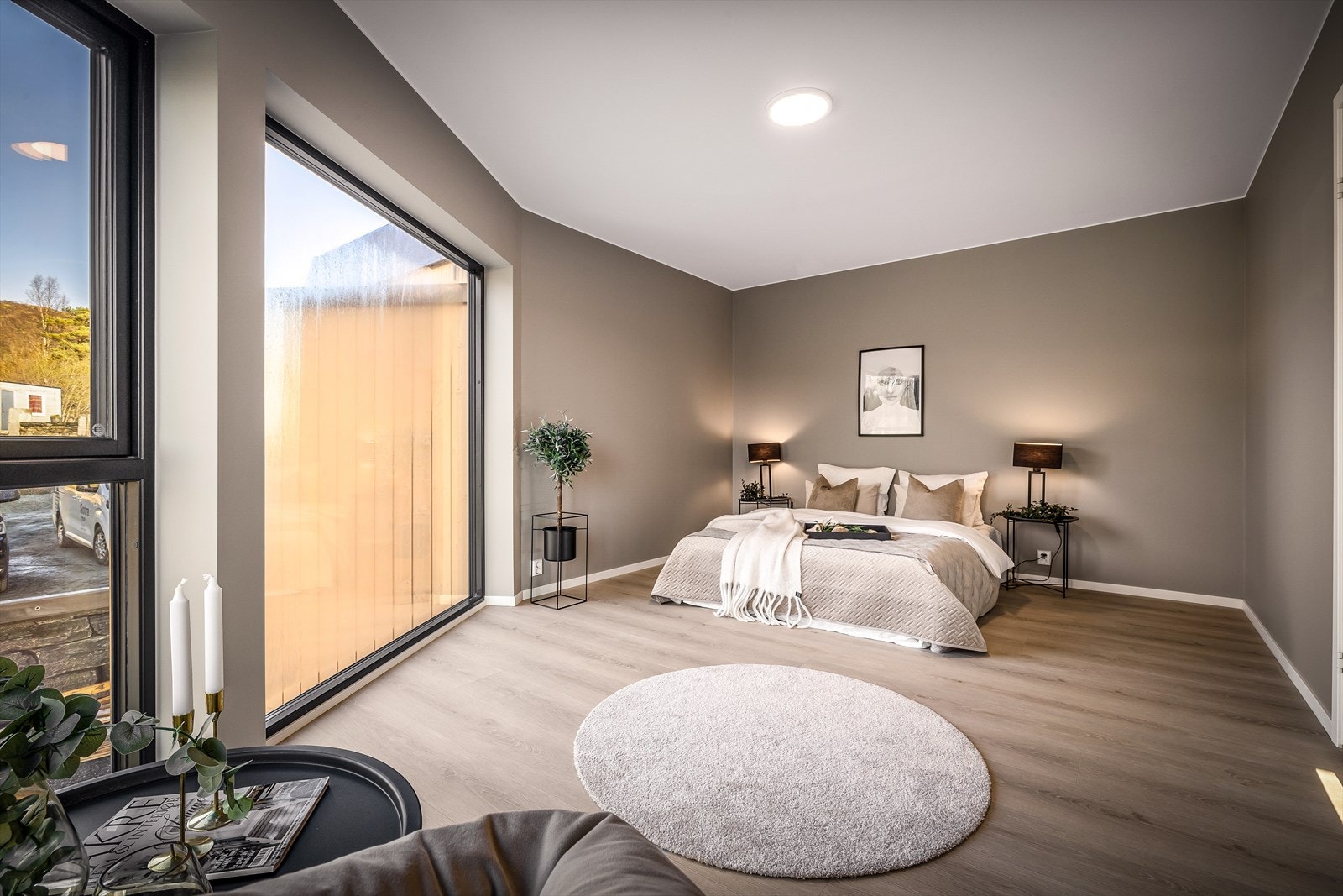 Boligene disponerer 4 til 5 romslige soverom. Galleribilde