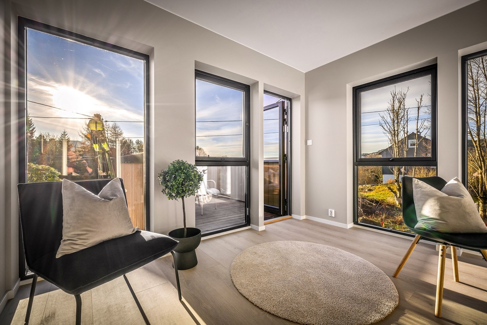 Her er det store vindusflater som sikrer godt lysinnslipp! Galleribilde