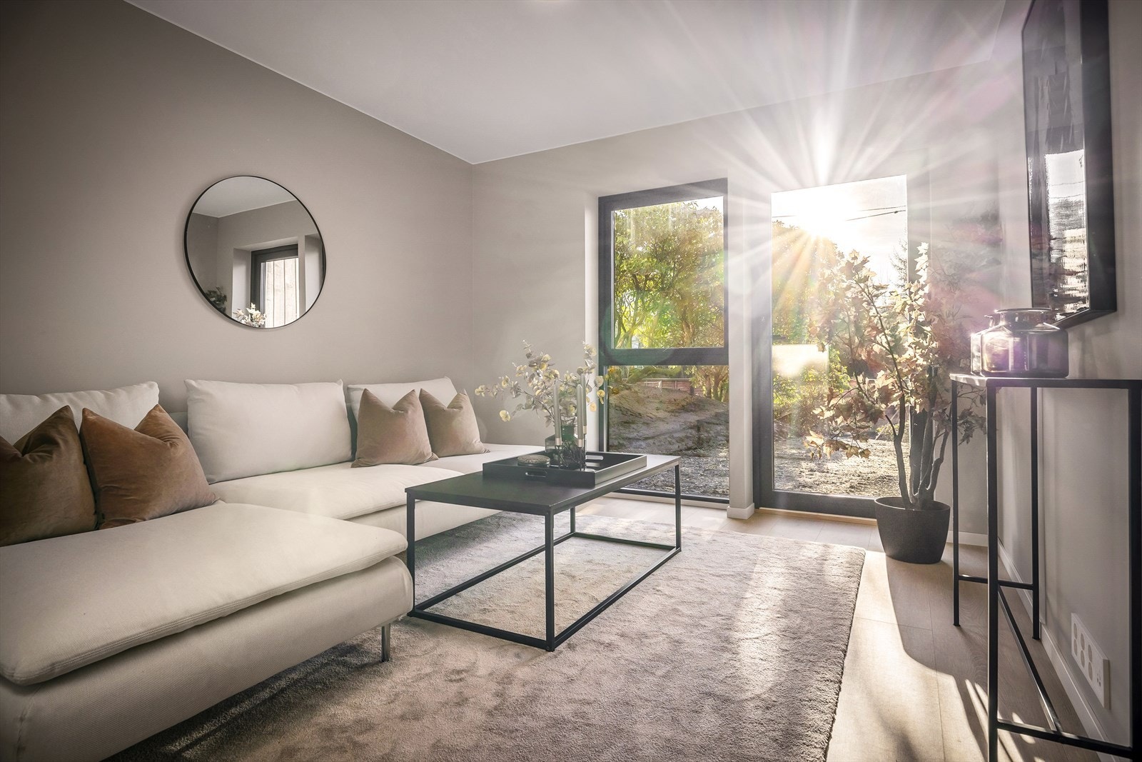 Her er det store vindusflater som gir rikelig med naturlig lysinnslipp. Galleribilde