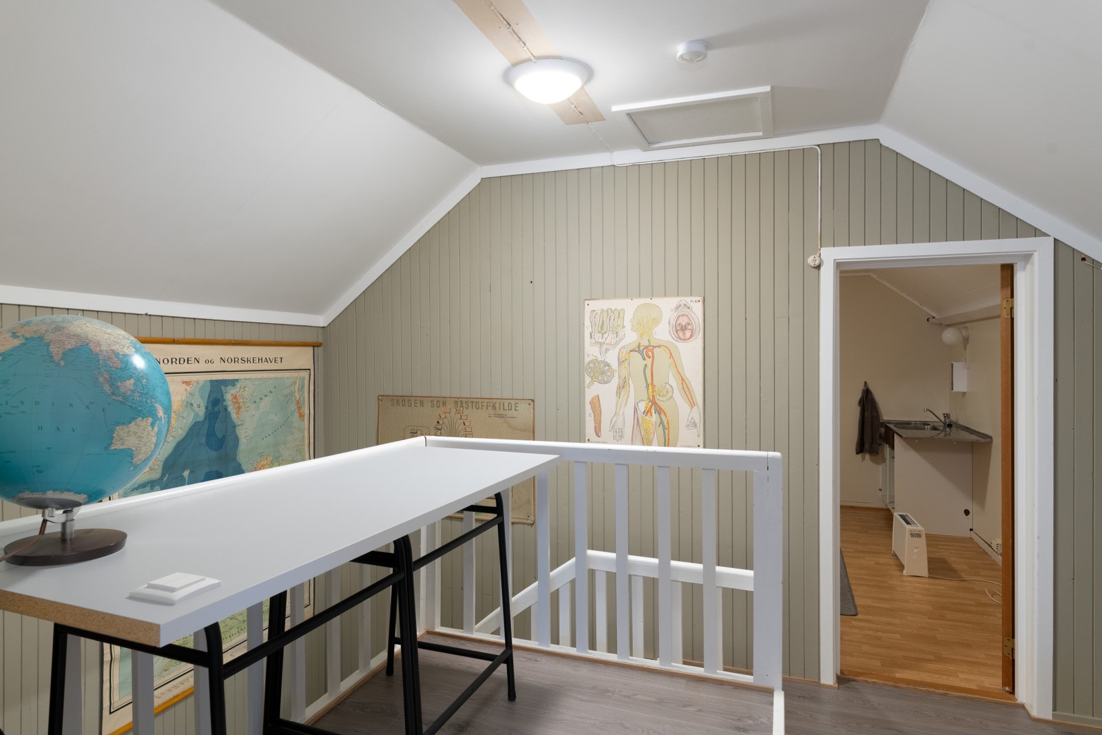 Gang med inngang til et rom + et uinnredet rom 2 etg Galleribilde