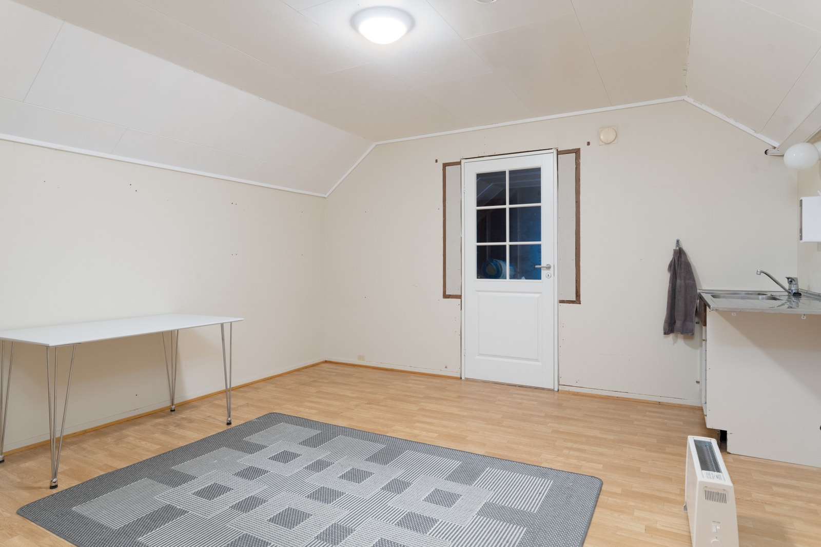 Rommet har inngang til uinnredet rom Galleribilde