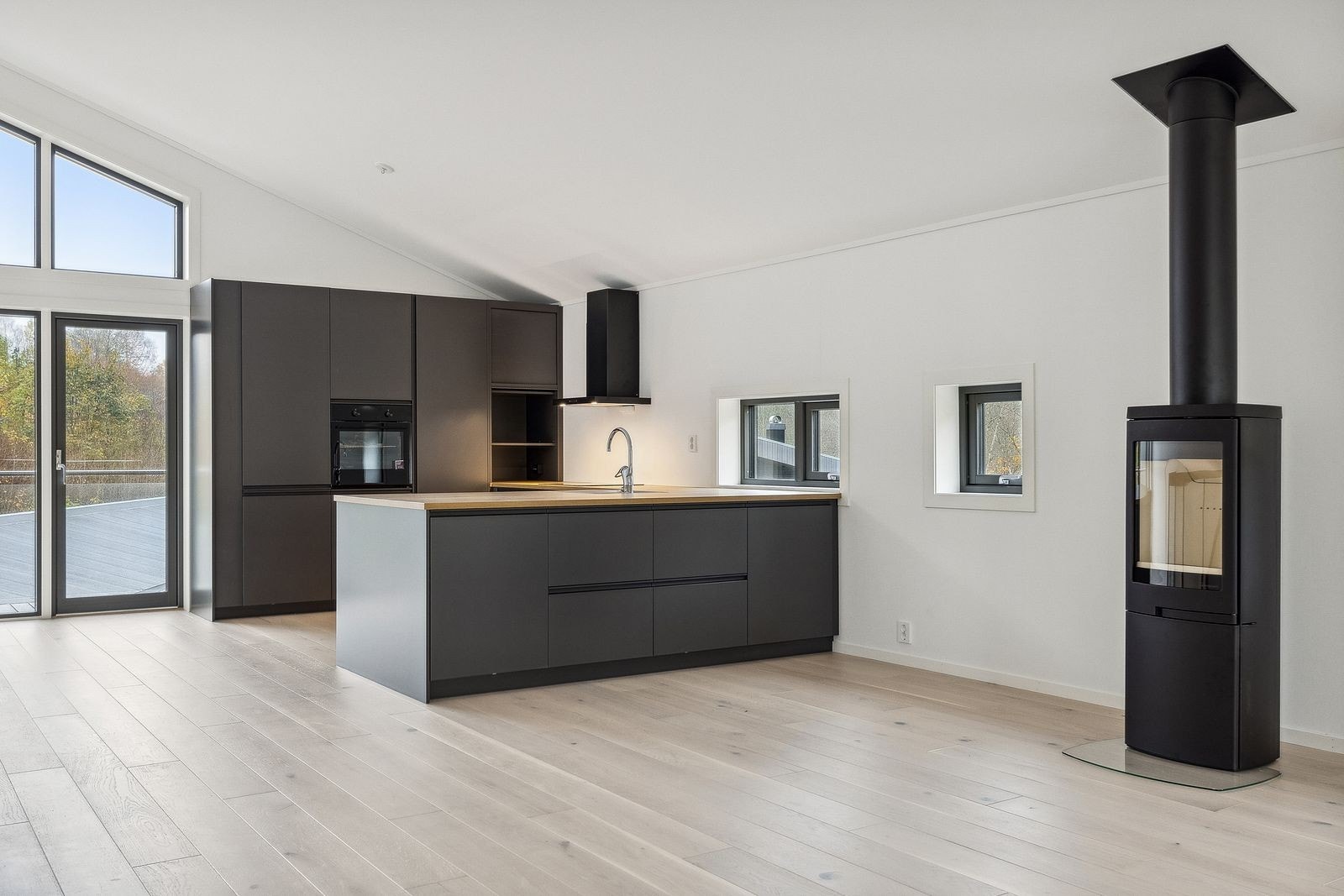 Delikat og tidsriktig kjøkken. Perfekt for deg som verdsetter moderne design og funksjonalitet Galleribilde