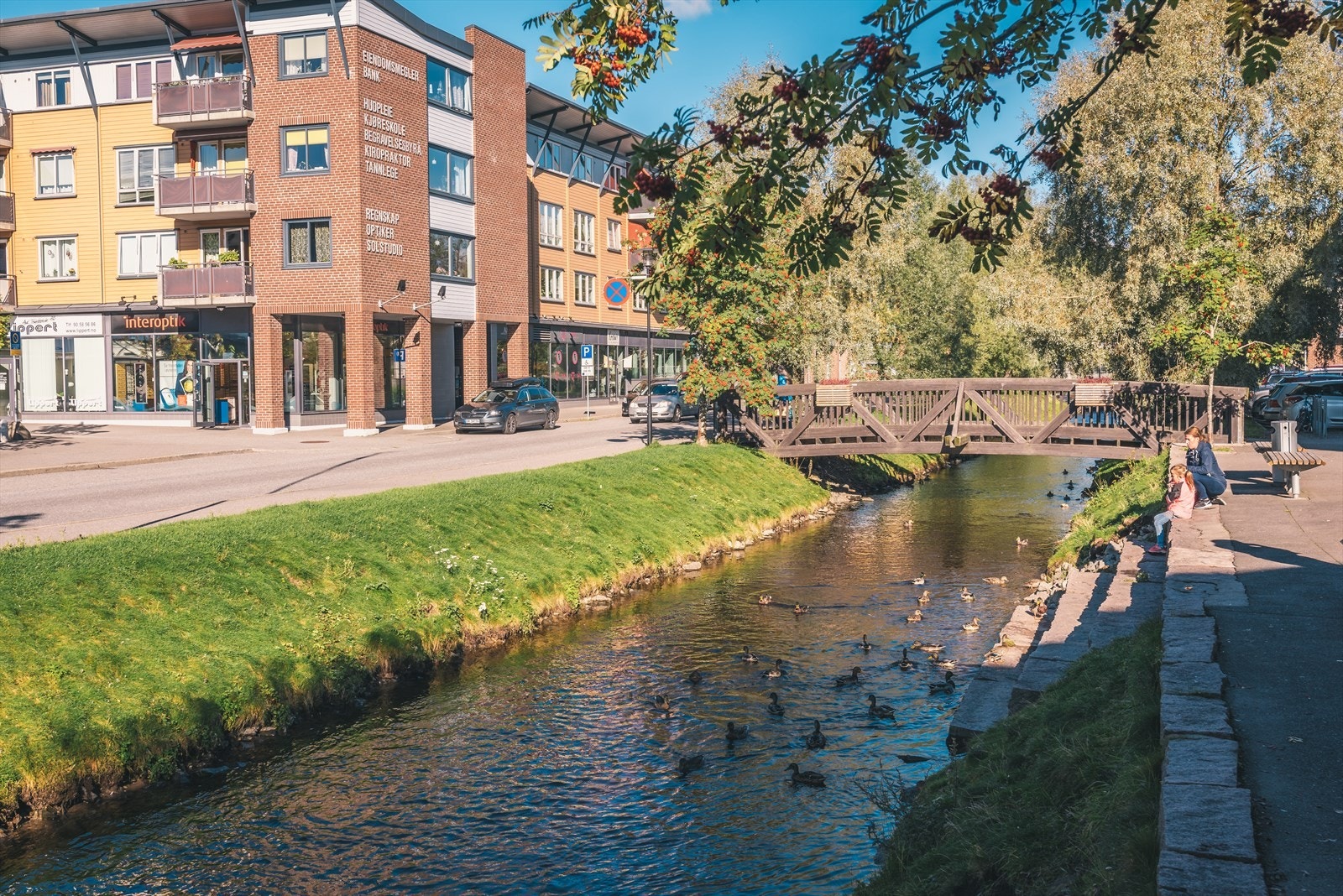 Mosenteret ligger i nede ved hovedveien, RV. 4 Galleribilde