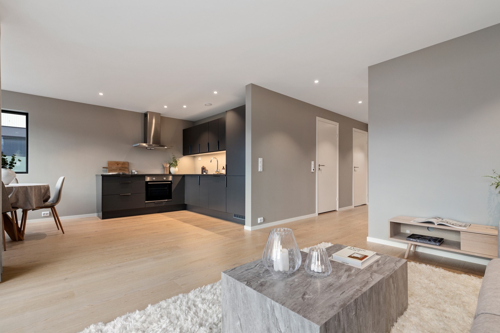 Åpen stue- og kjøkkenløsning. Galleribilde