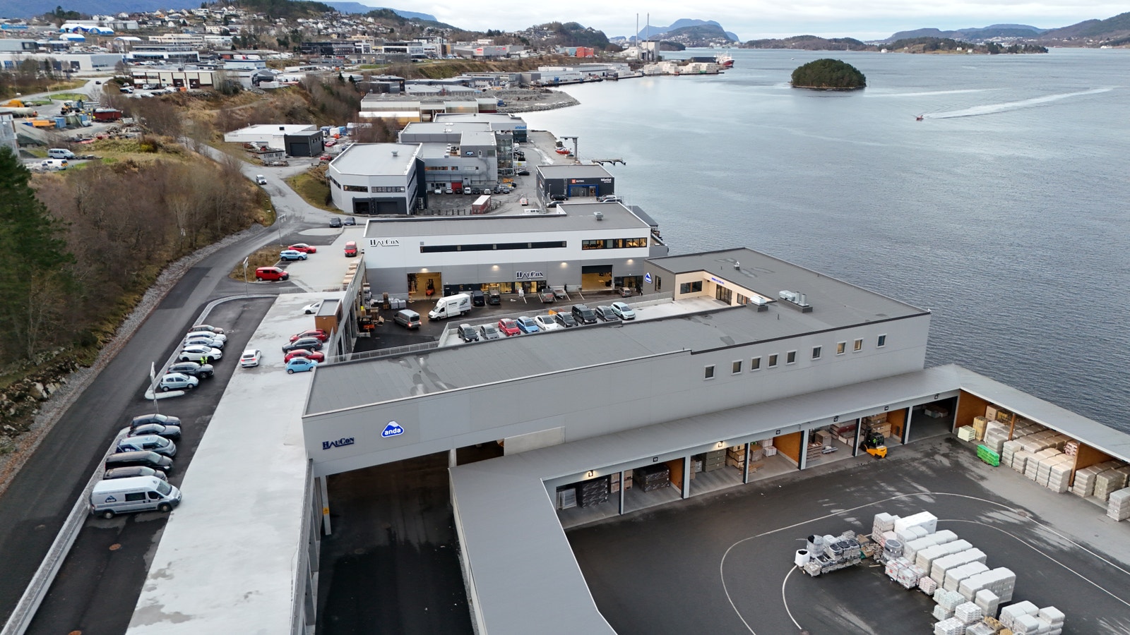 Sentralt i næringsområde Galleribilde