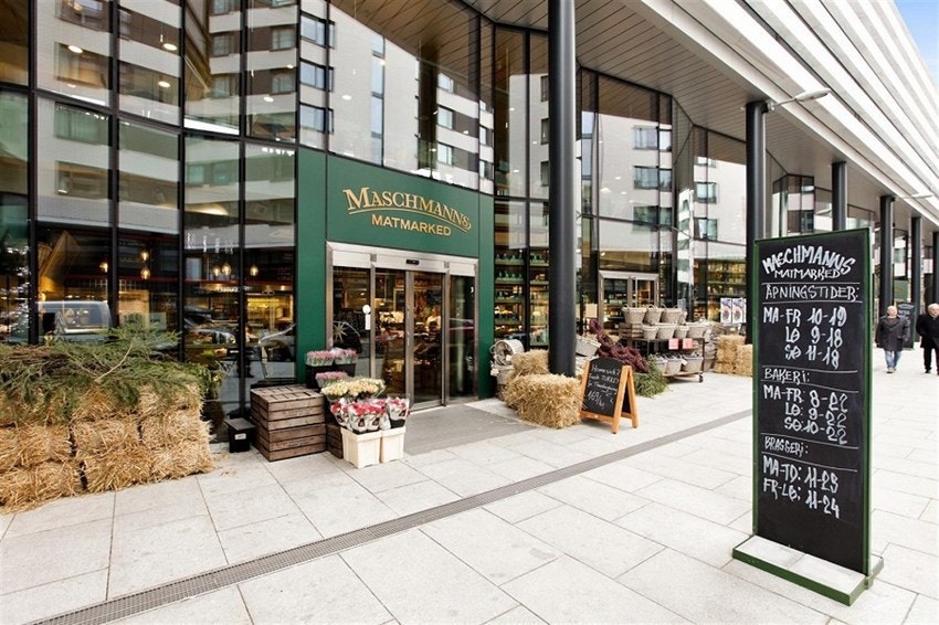 Maschmanns er et eksklusivt matmarked som selger frukt og grønt, kjøtt, fisk, ost, vin og
pizza i elegante og moderne omgivelser Galleribilde