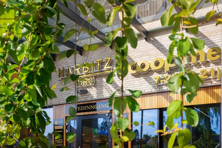 Fra boligen er det kort vei til Harbitz torg, et levende strøkstorg med butikker, caféer og
restauranter Galleribilde