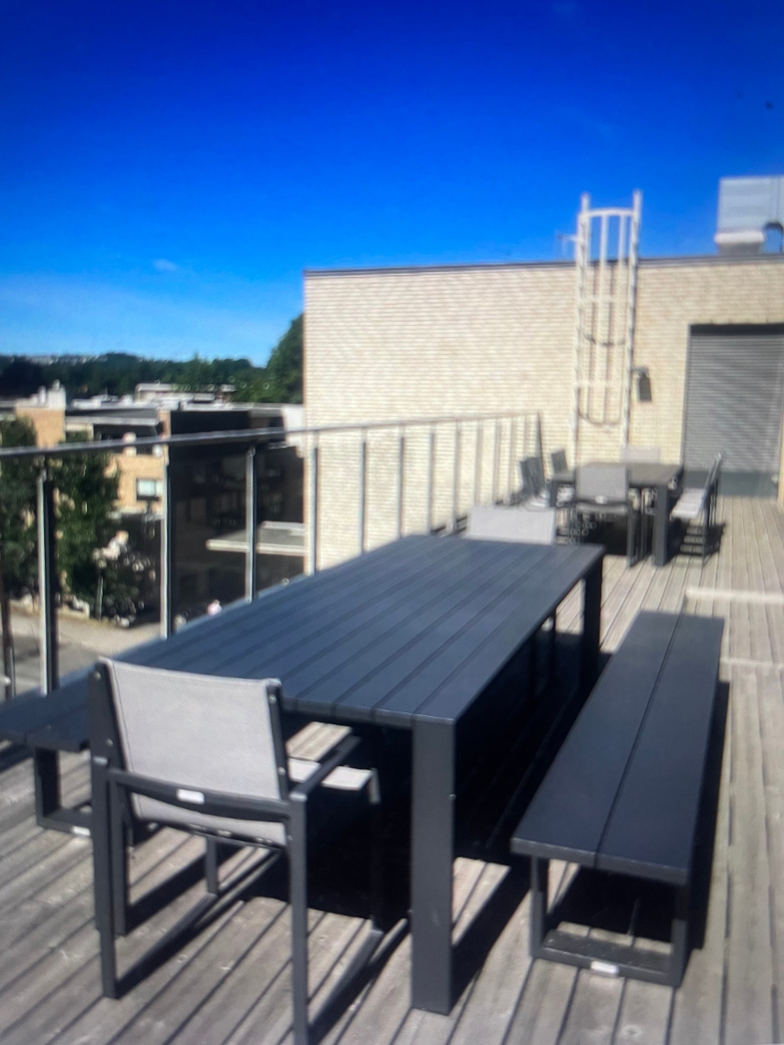 Felles terrasse med spisebord Galleribilde