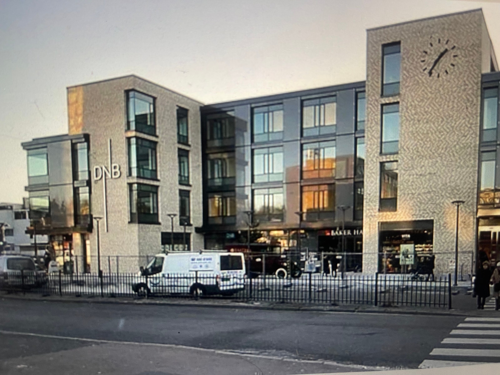 Fasade fra Holmenveien/Vinderentorget Galleribilde