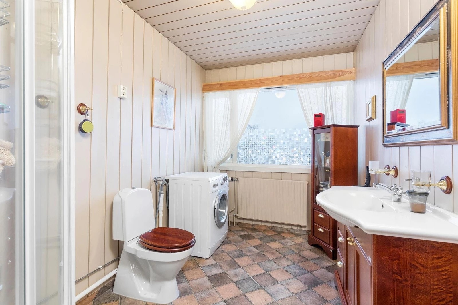 Gjestebad med vaskemaskin Galleribilde