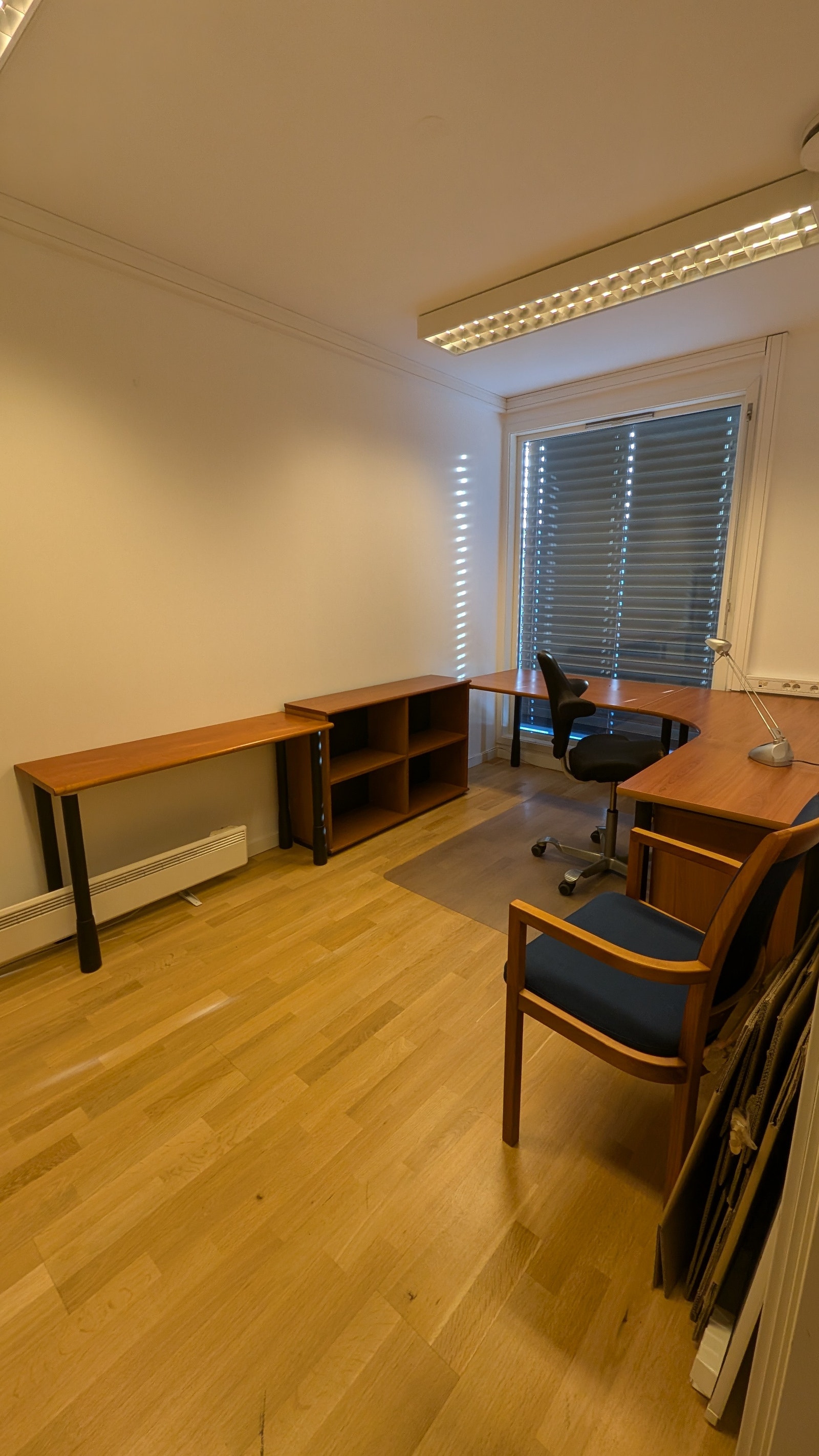 Seperat kontor nummer 3. Utsikt mot bakgård. Galleribilde