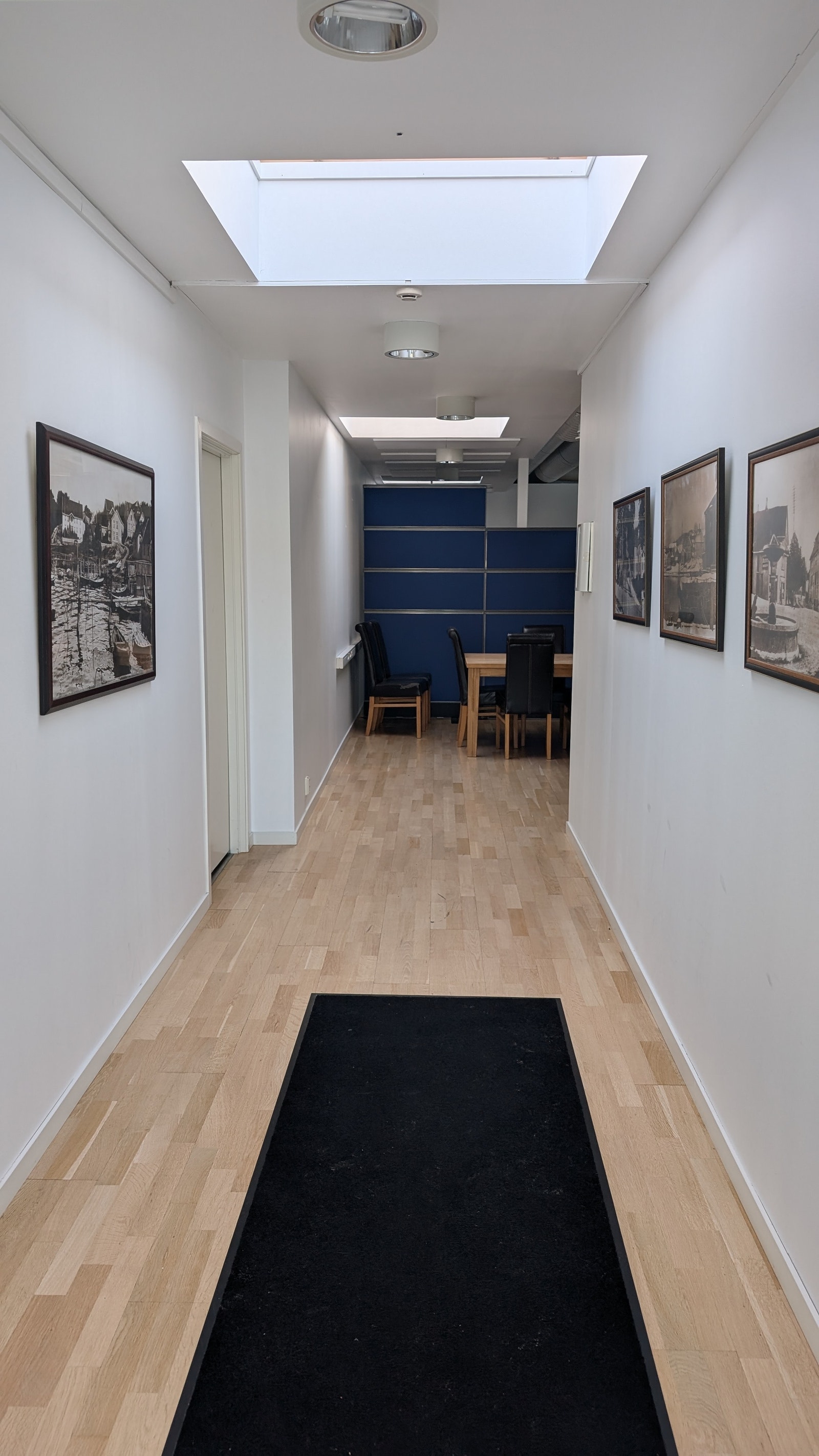 Inngang etasje/kontor. Galleribilde