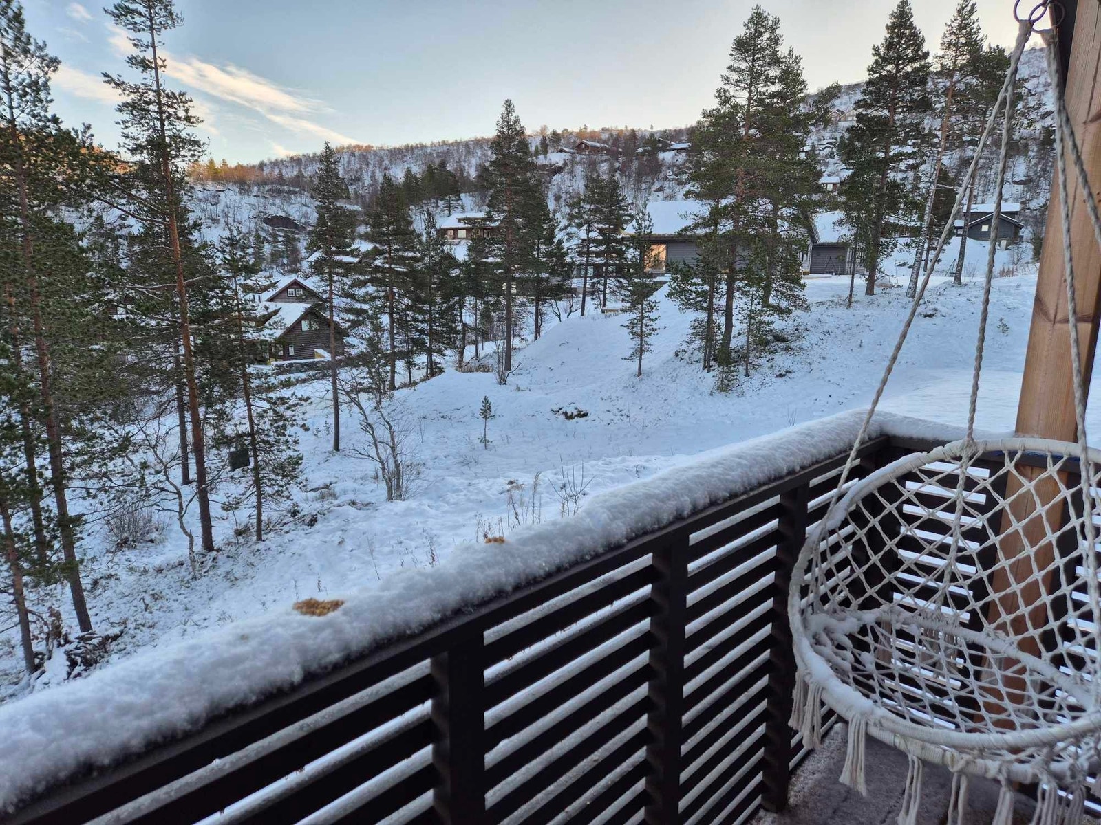 Utsikt mot Rauneli - Høna fra balkong Galleribilde