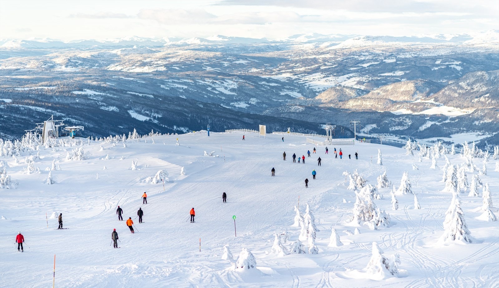 Hafjell Alpinsenter er en snøsikker destinasjon med løyper for hele familien. Galleribilde